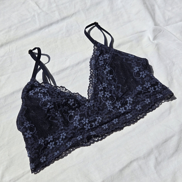 Gilly Hicks top - Picture 2 of 3